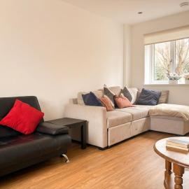 Modern 2 Bed house near Oxford City with EV Charge