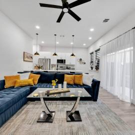 Fresh Modern 3BR • Rooftop • 5 min to Downtown
