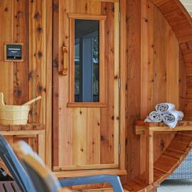 Private Cedar Sauna Retreat - Kitchenette, King Bed, Spa Bath - Deep Cove, hotel a North Vancouver