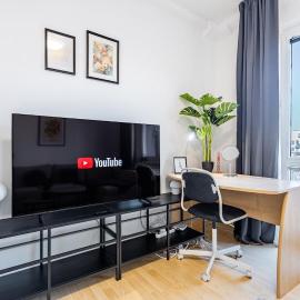 FREE PARKING - ADM Warm Spacious Apartment in Center, Coffee, AC, Wifi
