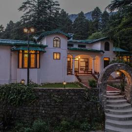 Deodar Bungalow & Cottage by Trikone、ナイニタールのホテル