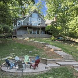 Lake Pleasant - Lakefront, Private Dock, Game room, hotel in Huddleston
