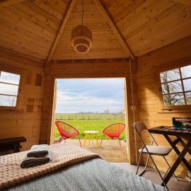The Bee Garden - Cosy Cabin, hotel in Lede