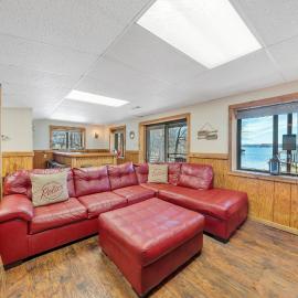 Lakeside Lodge - Lakefront home with private dock & hot tub, hotel a Moneta