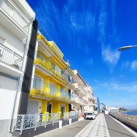 Yellow Dream B&B 2, hotell sihtkohas Torre Melissa