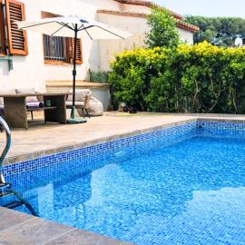 Semi-detached House with private pool and garden in Begur
