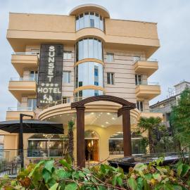 Sunset Hotel, khách sạn ở Polisi i Vogël