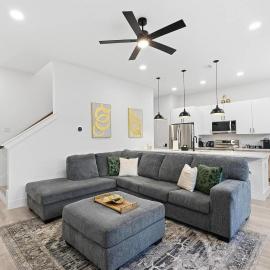 Viesnīca Modern 3BR Home w/ Rooftop • 5 min to Downtown Dalasā