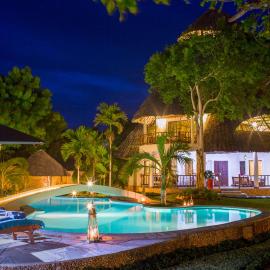 Villa Kapungu with private C h e f, XXL pool & garden