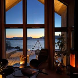 Cabin with sea view, hotel en Moen