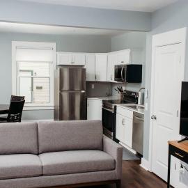 Newly Remodeled 3 Bed/1 Bath Duplex - UNIT A, hotel en Big Rapids