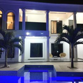Luxury Modern 5 Bed Rooms Villa in Jabang with private Pool, hotel a Jarbang