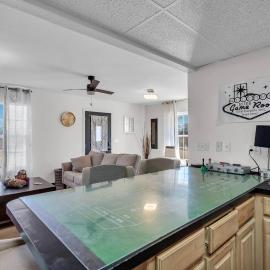 Viesnīca 3BR Retreat – 2 Mins to WinStar | Peaceful & Fun pilsētā Takervila