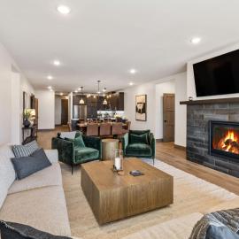 Big Sky Base Camp Fireplace Views & Hot Tub