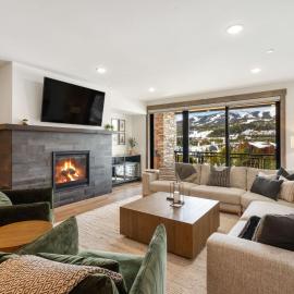 Big Sky Base Camp Fireplace Views & Hot Tub