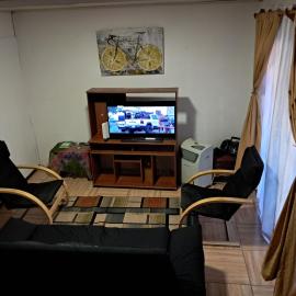 Rancagua में, होटल Alojamiento san Francisco de Asis -Casa equipada con estacionamiento 2 dormitorios 2 baños