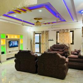 Villa 4 chambres salon disponible à Bobo derrière l'aéroport à Belleville, Hotel in Bobo-Dioulasso