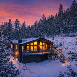 Mountain View Retreat - Game Room, 2 Living Areas, Hot Tub, Fire Table, hotell i Black Hawk