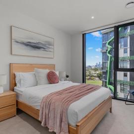 Modern 2BR Apt Melb CBD Parking Premium Amenities