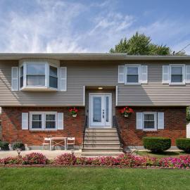 Bright & Spacious Apartments Near Albany Airport, מלון בColonie