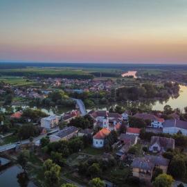 "Poetsko ćoše" Nikole Tesle 86, hotel em Morović