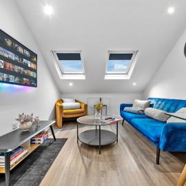 Central Hendon - 1 Min to Train - Free Parking, hotel in The Hyde