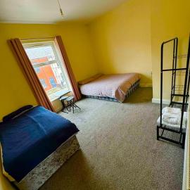 Babo room, hotel in Farnworth