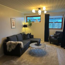 Leilighet nært til flyplass naturen og sentrum av Tromsø, hotel in Tromsø