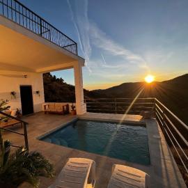 Luxury Wellness Villa with Pool Yoga Studio & Hammam for 14p & 40 min to Malaga city