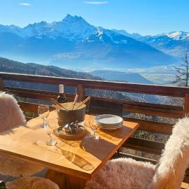 Cosy Alpine Suite with Magnificent Views、ヴィラール・シュル・オロンのホテル