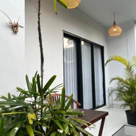 JS Guest House, hotel u gradu Seminjak