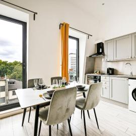 Elegant Apartment - Near Tube, Perfect for Family & Business Stays