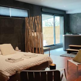 Le Château de Toile, Gîtes et Suite Privée avec Spa et Sauna, hotel a Hersin-Coupigny