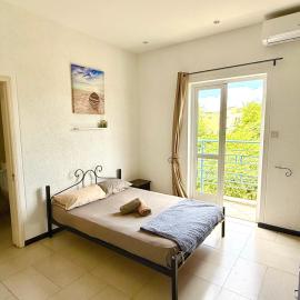 Ensuite Room in a shared apartment with pool, hotel in Albion