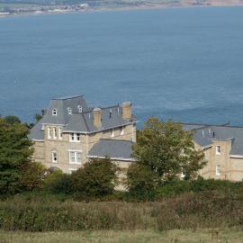 Ocean Deck Apartment with beautiful sea views, hotel a Shanklin