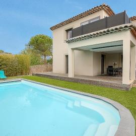 Villa Spacieuse - Piscine chauffée - Climatisé, hotel in Mougins
