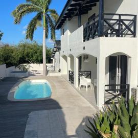 Cas Grandi Studios & Apartments with Pool & Jacuzzi, hotel a Willemstad