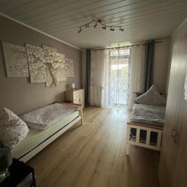 Palminas Monteur FeWo EG, hotel in Merzig
