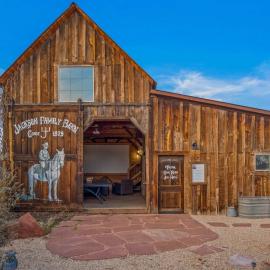 Timber & Tin F 2Bed 2Bath w Pool & Rooftop Deck