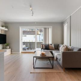 Bright and Modern 2-bed Apartment with parking, BBQ and more