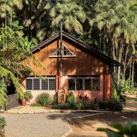 Casa Sabia com charme rústico e belos jardins, hotel en Benedito Novo