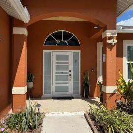 Spacious 3BR Home Sleeps 8 Lanai Fenced Yard