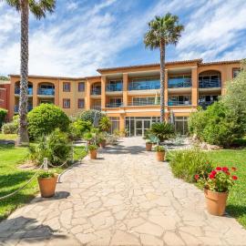 Résidence Pierre & Vacances La Pinède, hotel a Hyères
