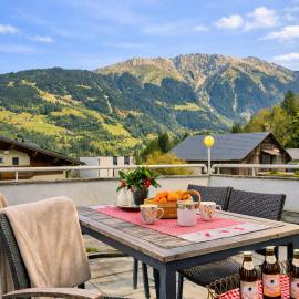 Haus Bergharmonie، فندق في تشاغنز