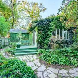 Earthy Hobbit Jungle with Privacy & Serenity, hotel a Wheaton