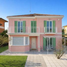 Villa Lucchetta - Tre Camere e Appartamento con parcheggio Interno