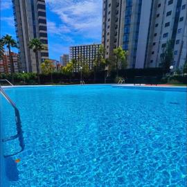ZONA INGLESA VIP Habitación Privada Moderna en playa levante Benidorm habitación funcional apartamento compartido, hotel in Benidorm