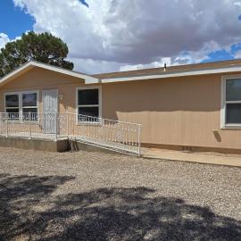 Spacious 4BR Home Near WSMR with King Suites, hotel in Las Cruces