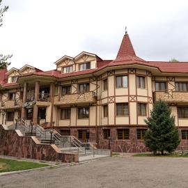 Alpen Ville: Almatı'da bir otel