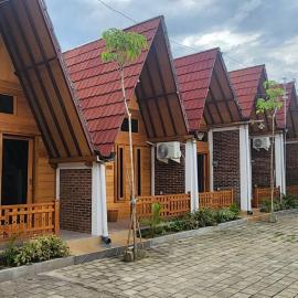 Qinoz Villaz, hotel a Kedungwaru